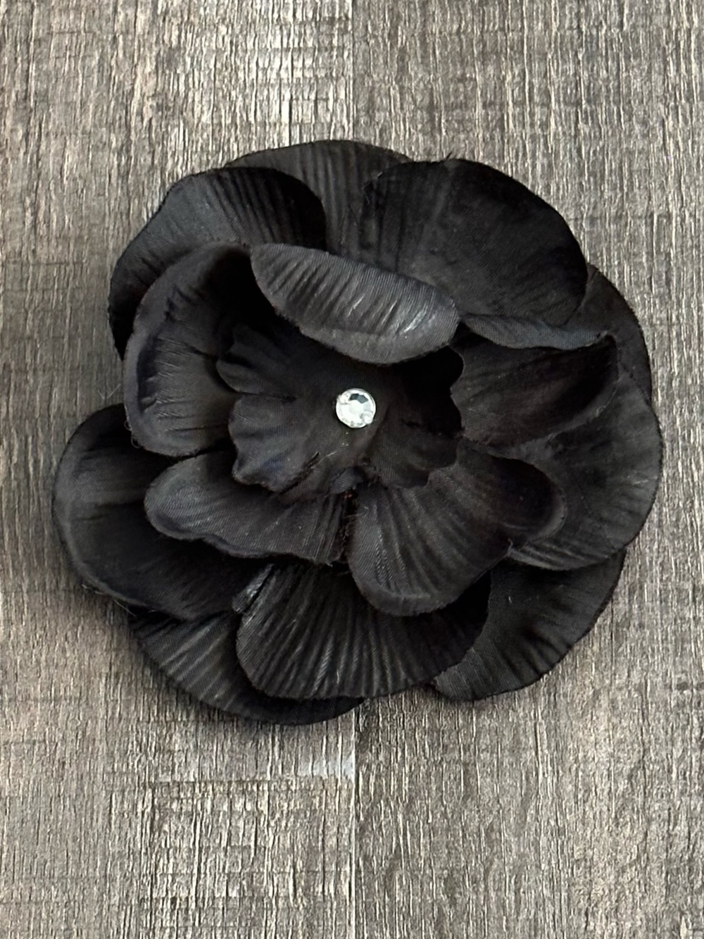💞 Large Black Flower Hair Clip with Small Clear Center Gem